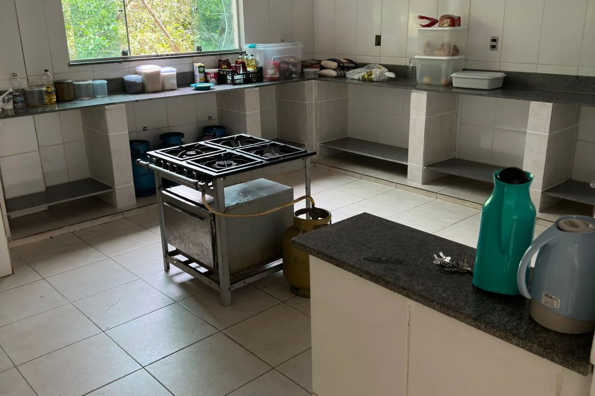Clínica de reabilitação em Itabira - MG Cozinha industrial com bancadas de inox onde as refeições são preparadas