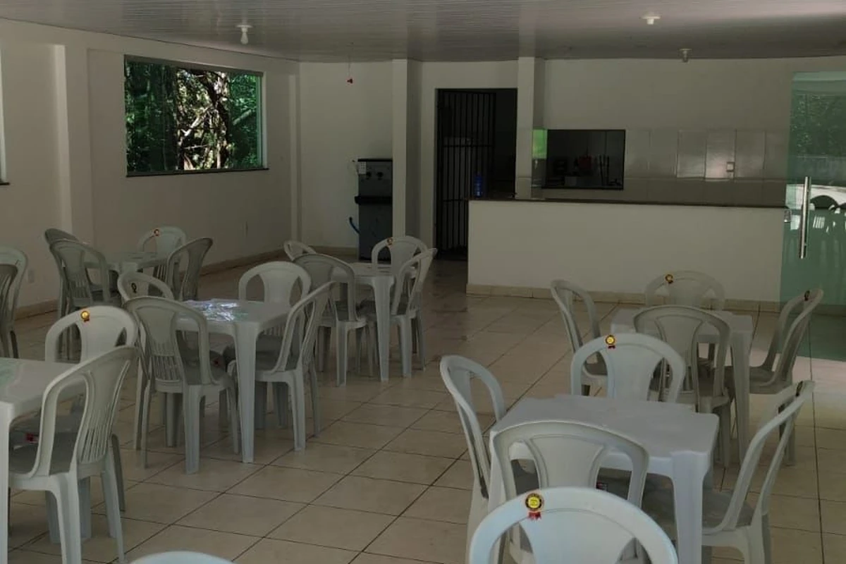 Clínica de reabilitação em Itabira - MG Refeitório com mesas e cadeiras para as refeições em grupo